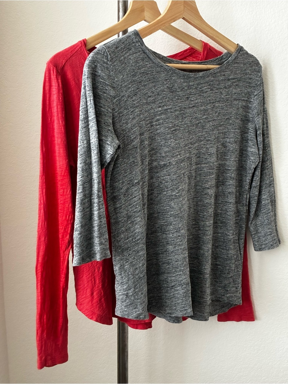 Bundle of 2 Loft sz M T Shirts Cotton and Linen Coral Heather Grey